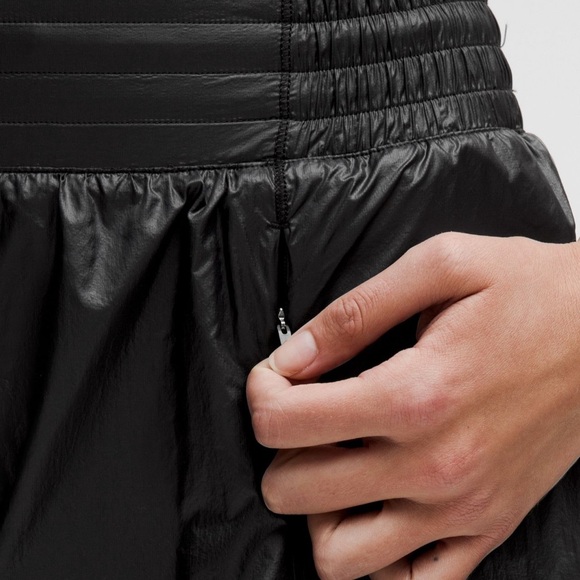 NWT Lululemon Hotty High rise lined 4” Athletic Shorts Matte sheen black size 6 - Picture 5 of 6